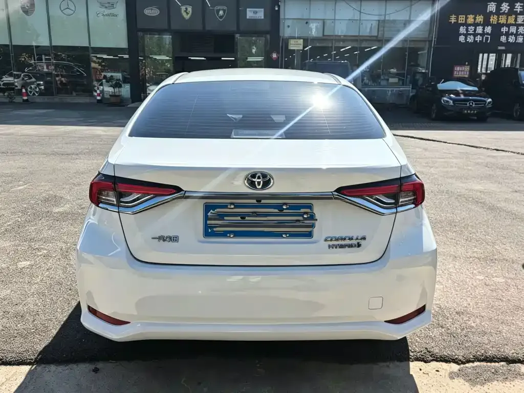 Toyota Corolla — фото 4