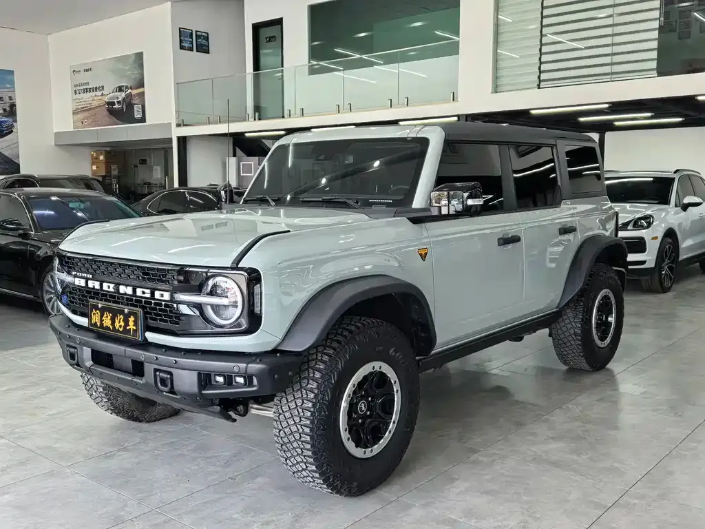 Ford Bronco — фото 1