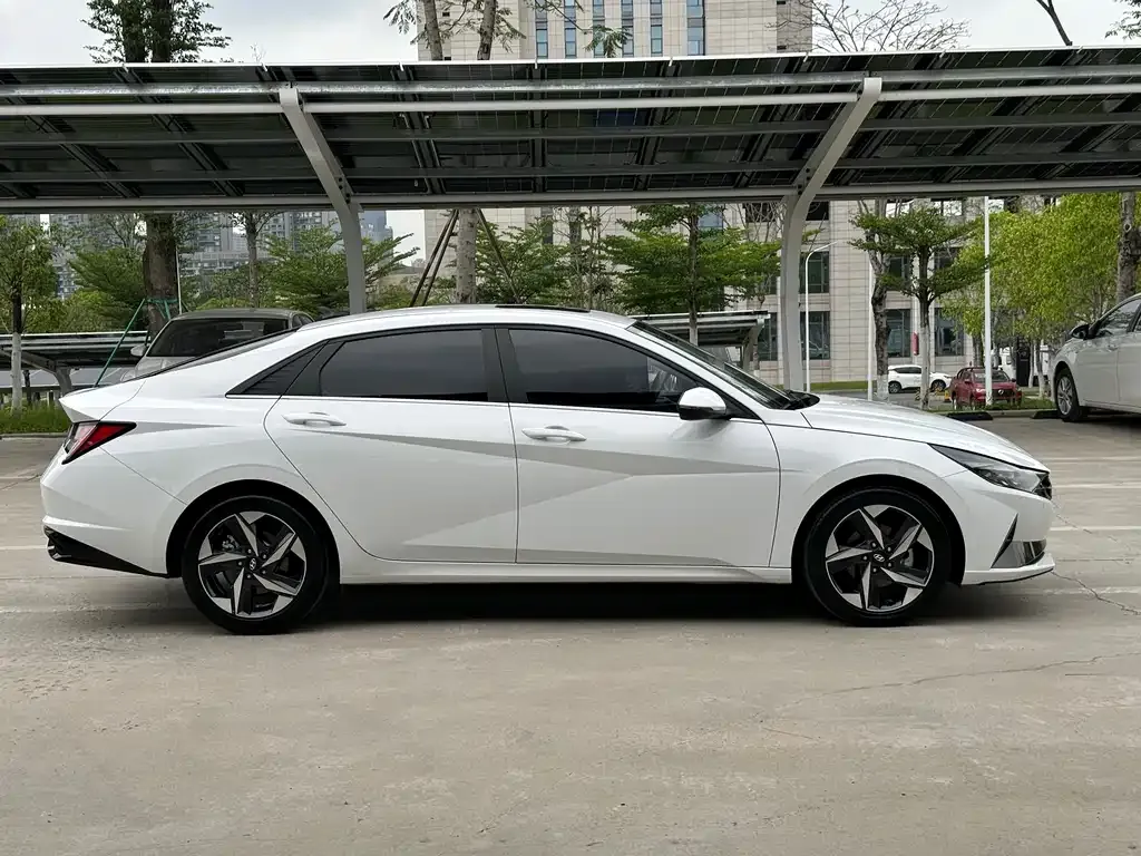 Hyundai Elantra 2022 из CN, фото 3
