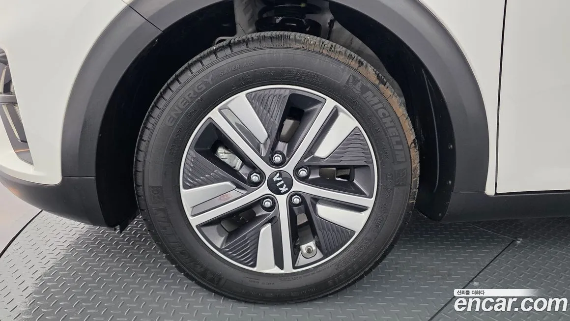Kia Niro — фото 10