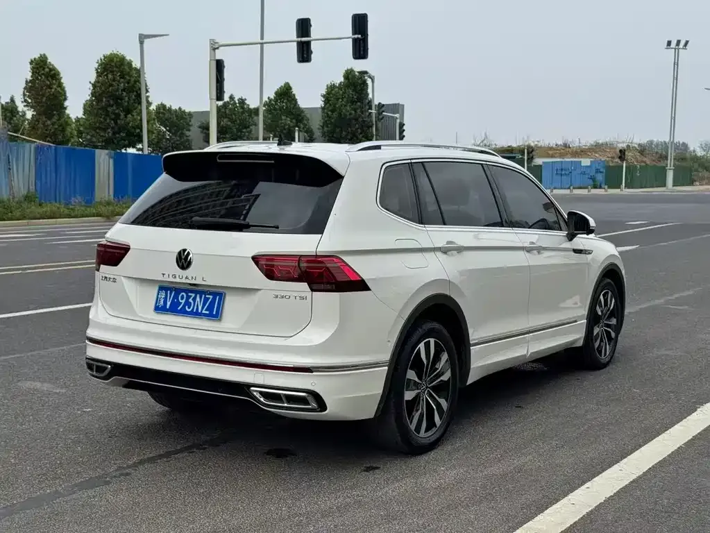 Volkswagen Tiguan L — фото 9