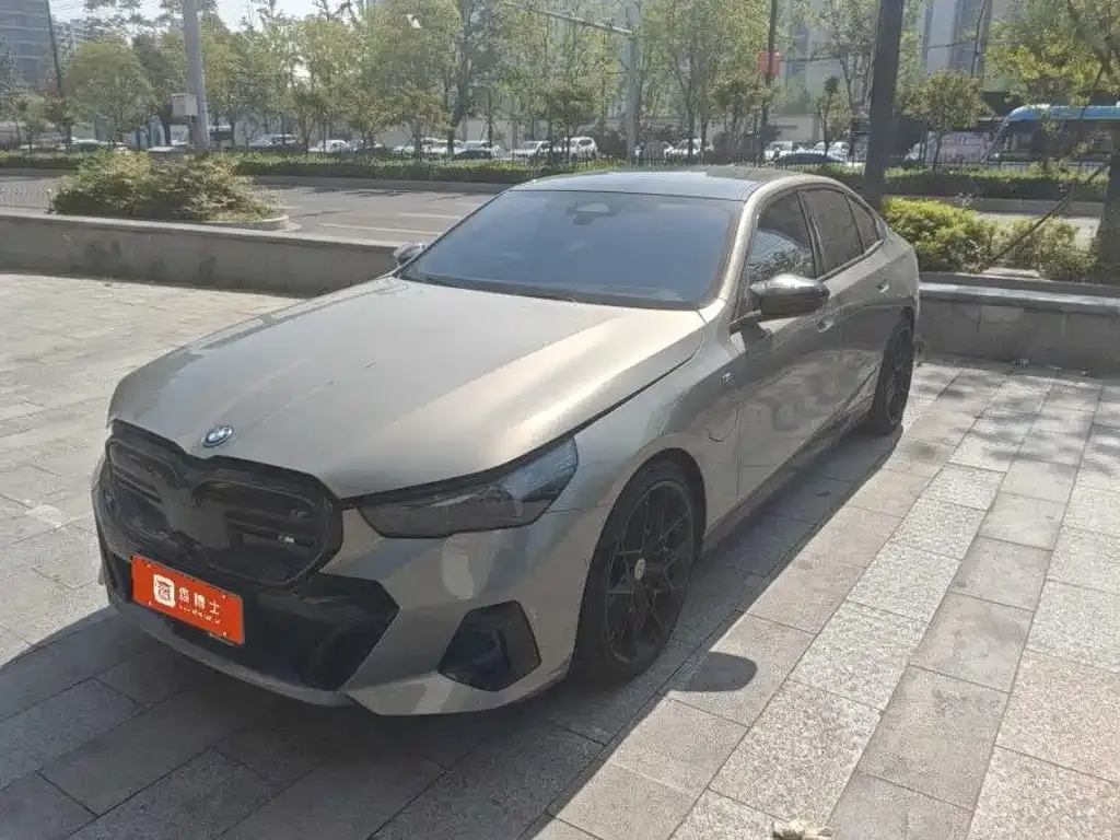 BMW i5 M60