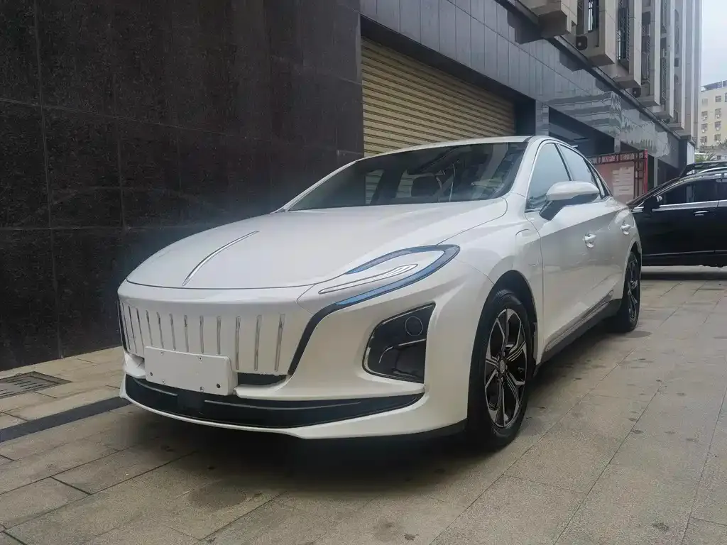 Hongqi E-QM5 — фото 1