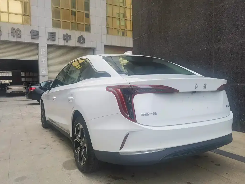 Hongqi E-QM5 — фото 3