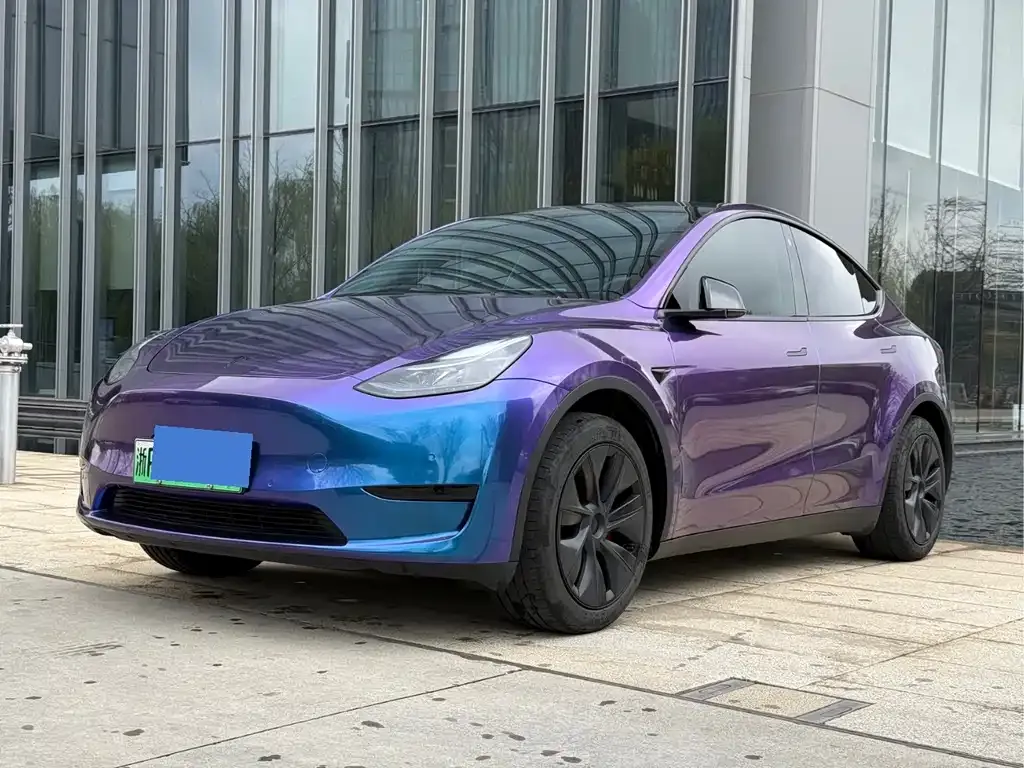 Tesla Model Y — фото 1