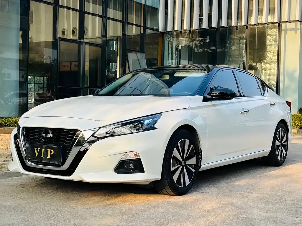 Nissan Teana — фото 1