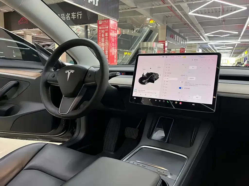 Tesla Model 3 — фото 10