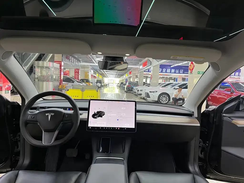 Tesla Model 3 — фото 2
