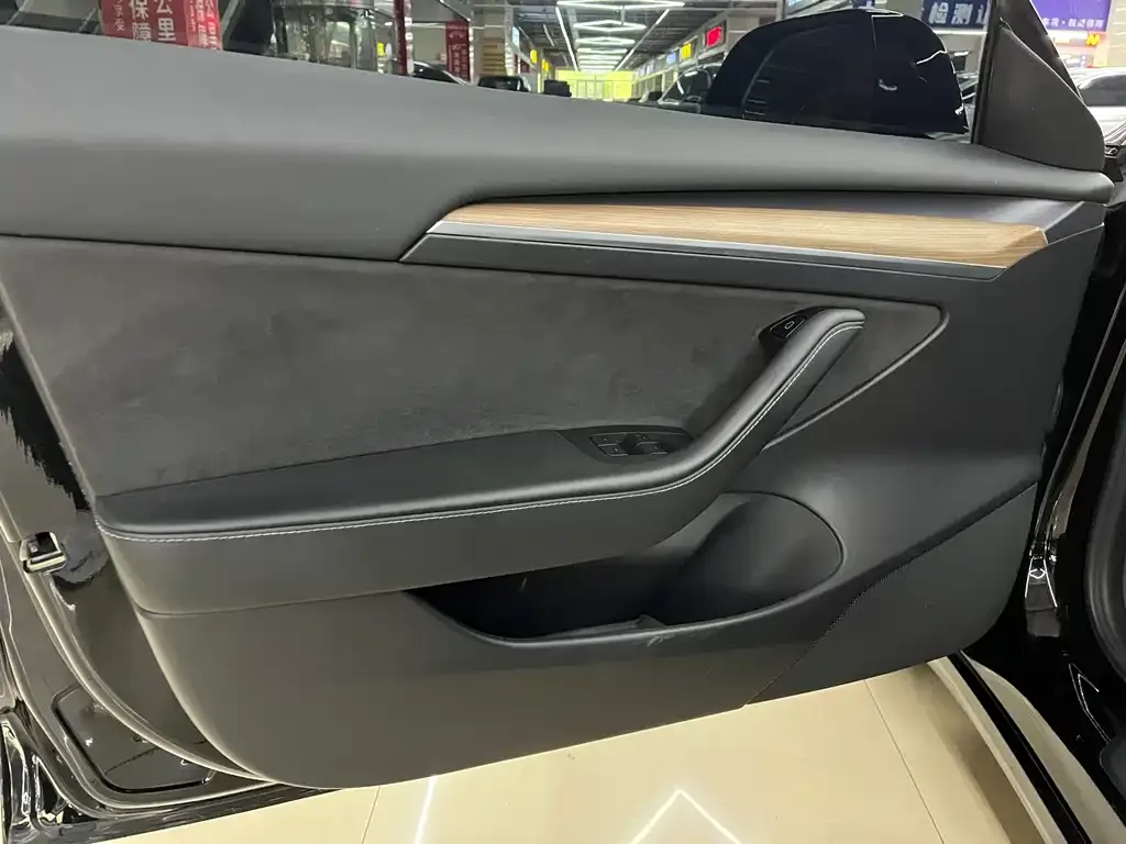 Tesla Model 3 — фото 4