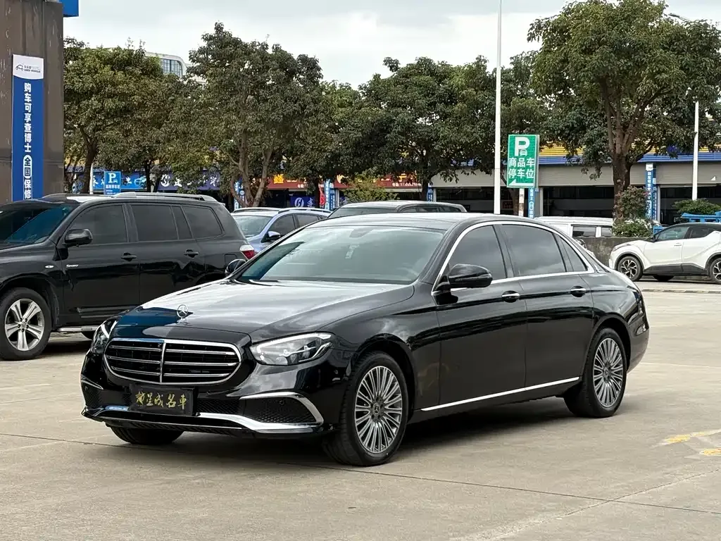 Mercedes-Benz E-Class — фото 1