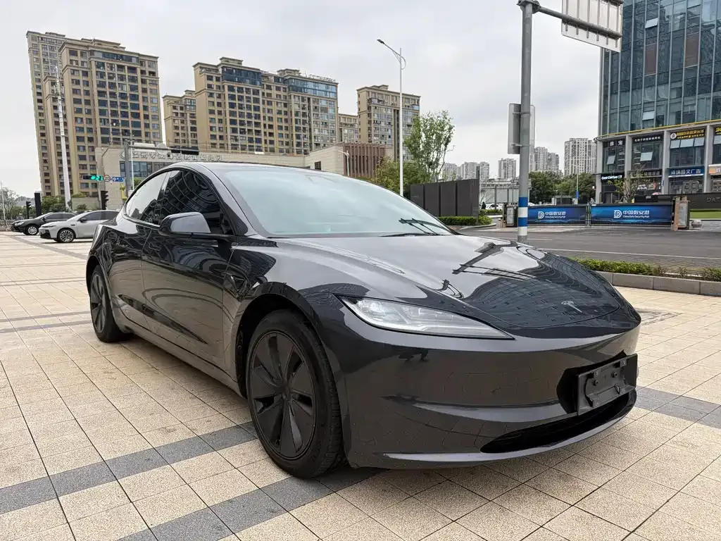 Tesla Model 3 — фото 7