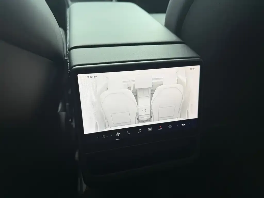 Tesla Model 3 — фото 2