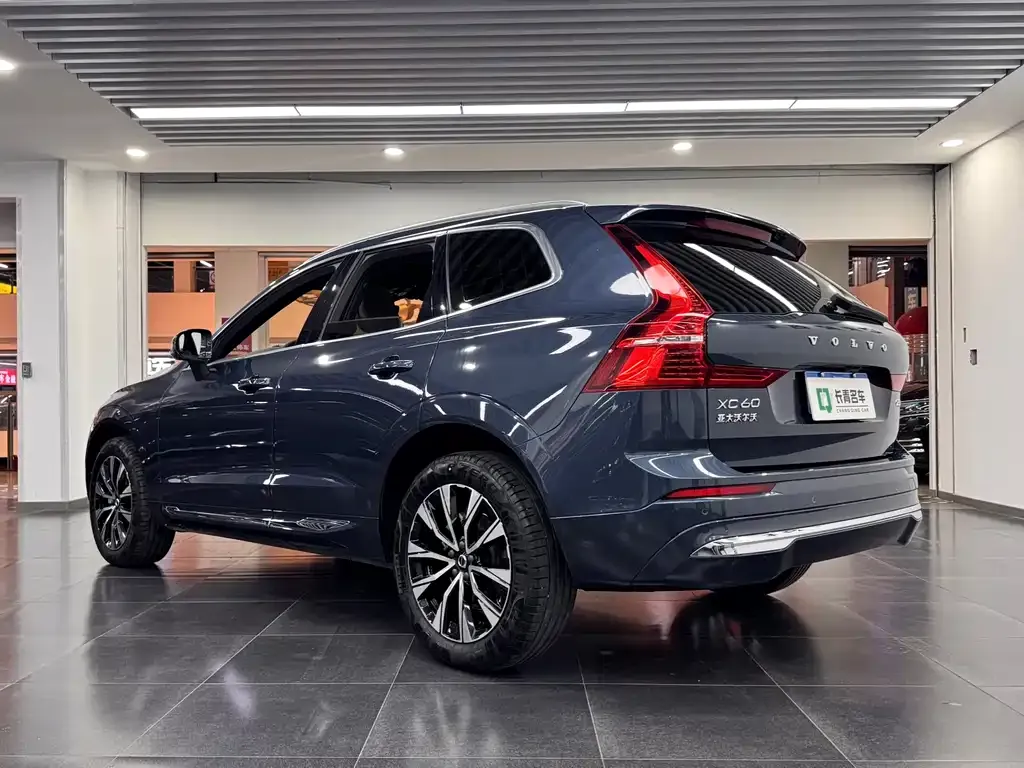 Volvo XC60 — фото 9
