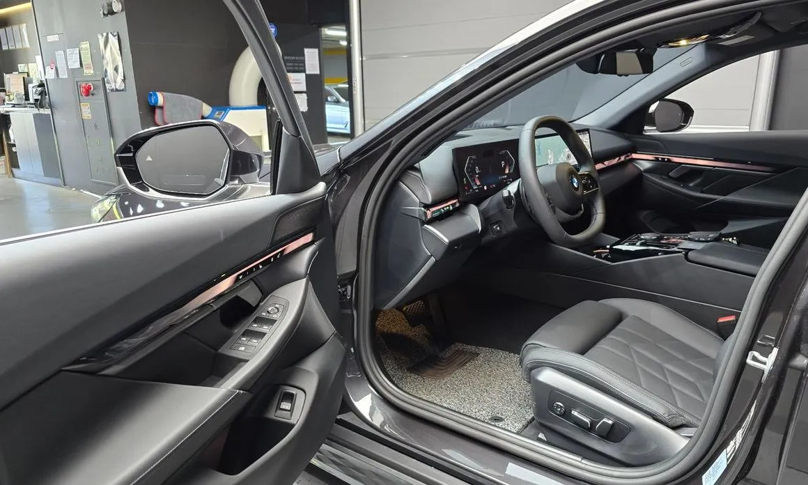 BMW 5-Series 2025 из KR, фото 10