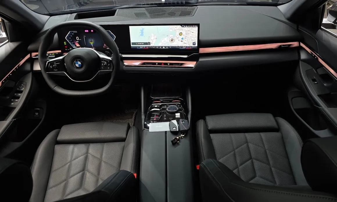 BMW 5-Series 2025 из KR, фото 7
