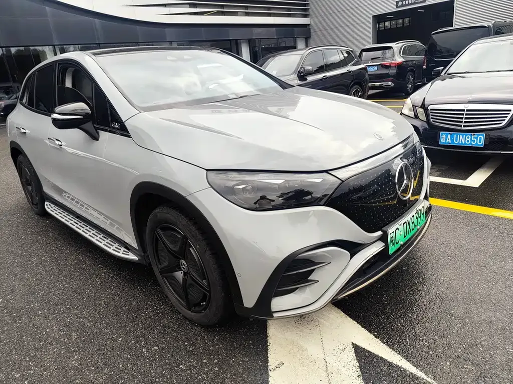 Mercedes-Benz EQE SUV — фото 6