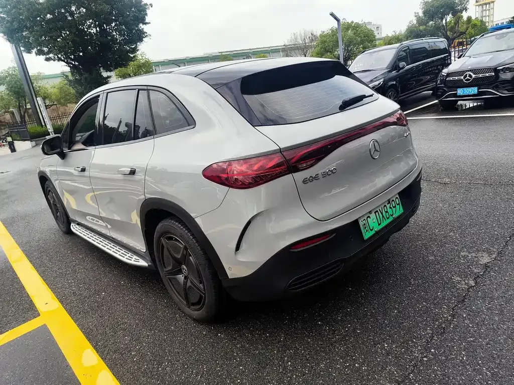 Mercedes-Benz EQE SUV — фото 10
