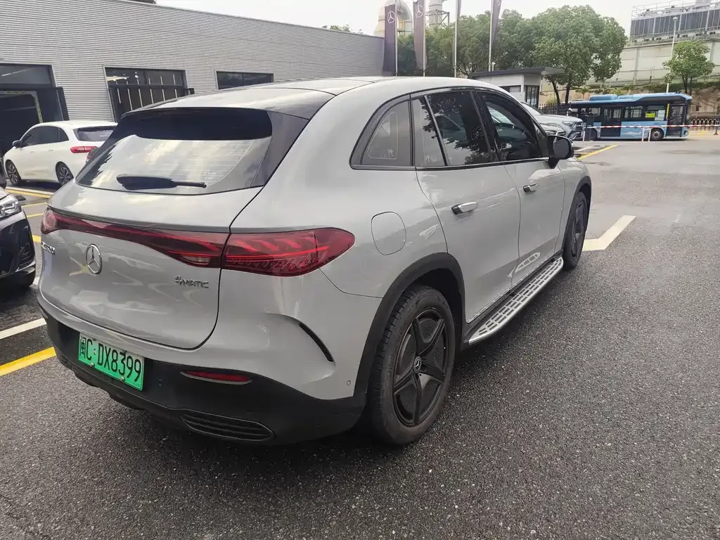 Mercedes-Benz EQE SUV — фото 7