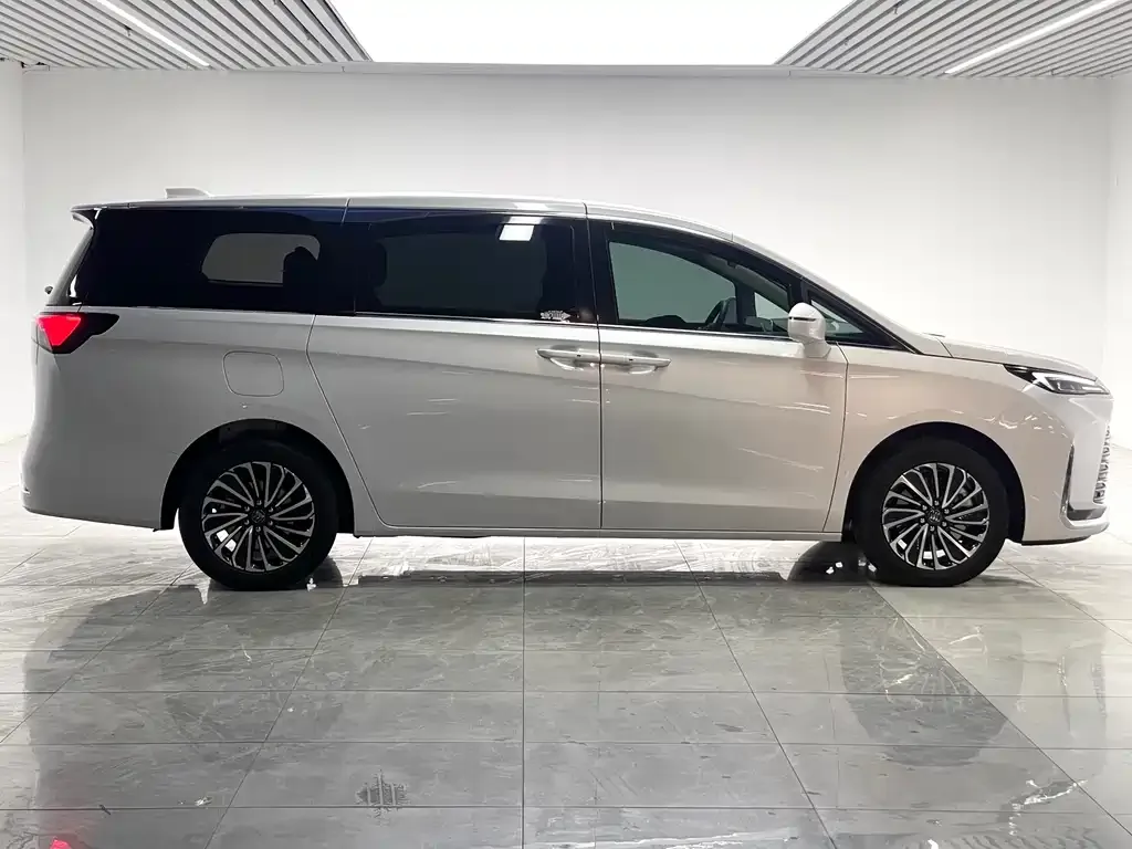 Buick GL8 Hybrid 2025 из CN, фото 4