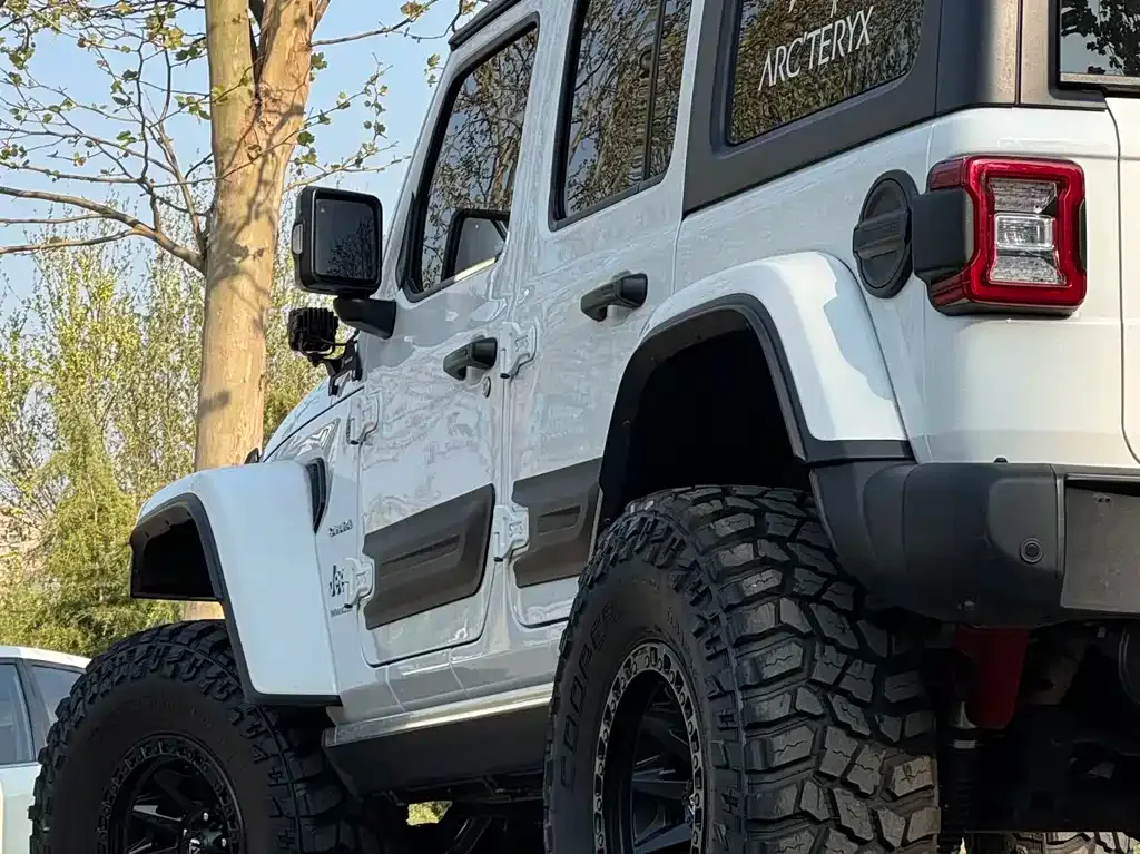 Jeep Wrangler — фото 10