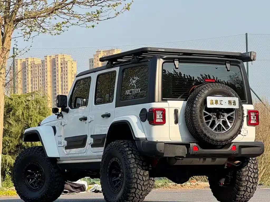 Jeep Wrangler — фото 7