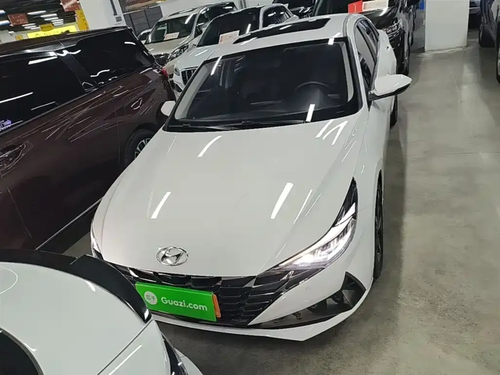 Hyundai Elantra — фото 5