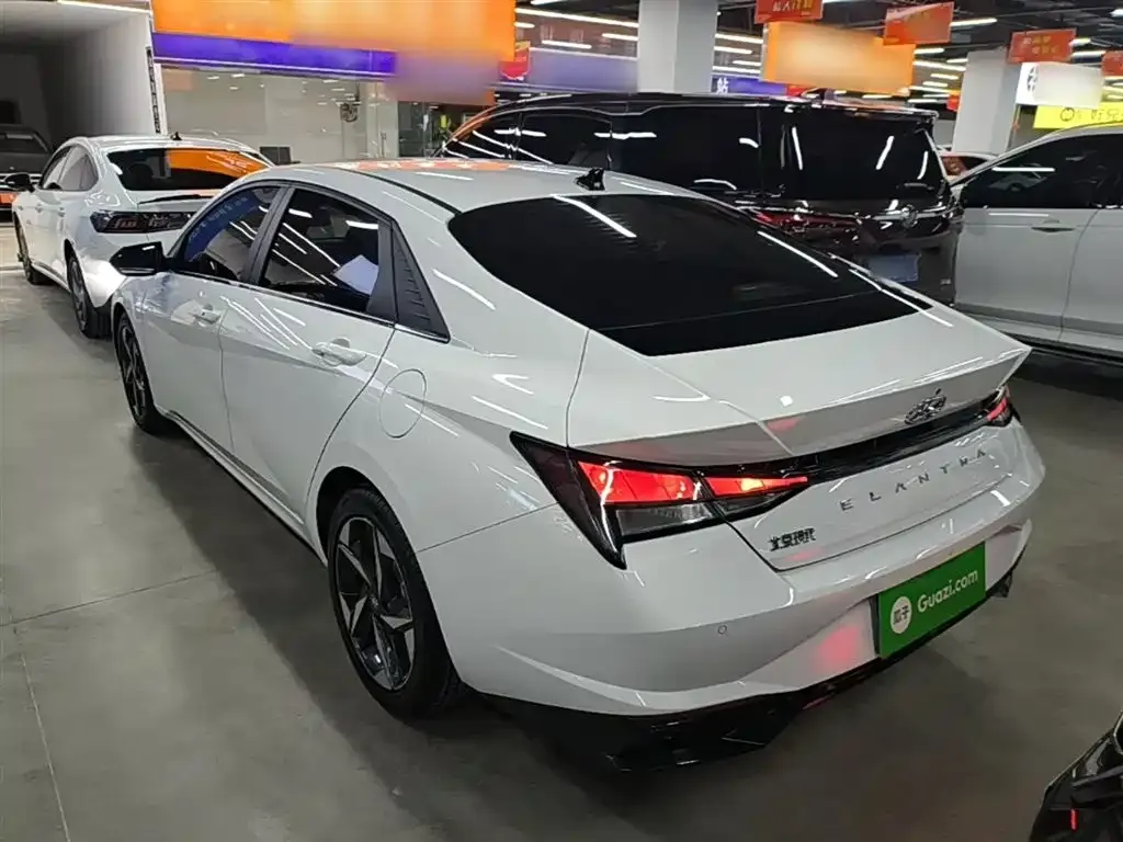 Hyundai Elantra — фото 2