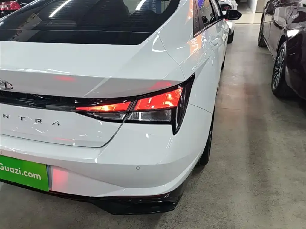 Hyundai Elantra — фото 3