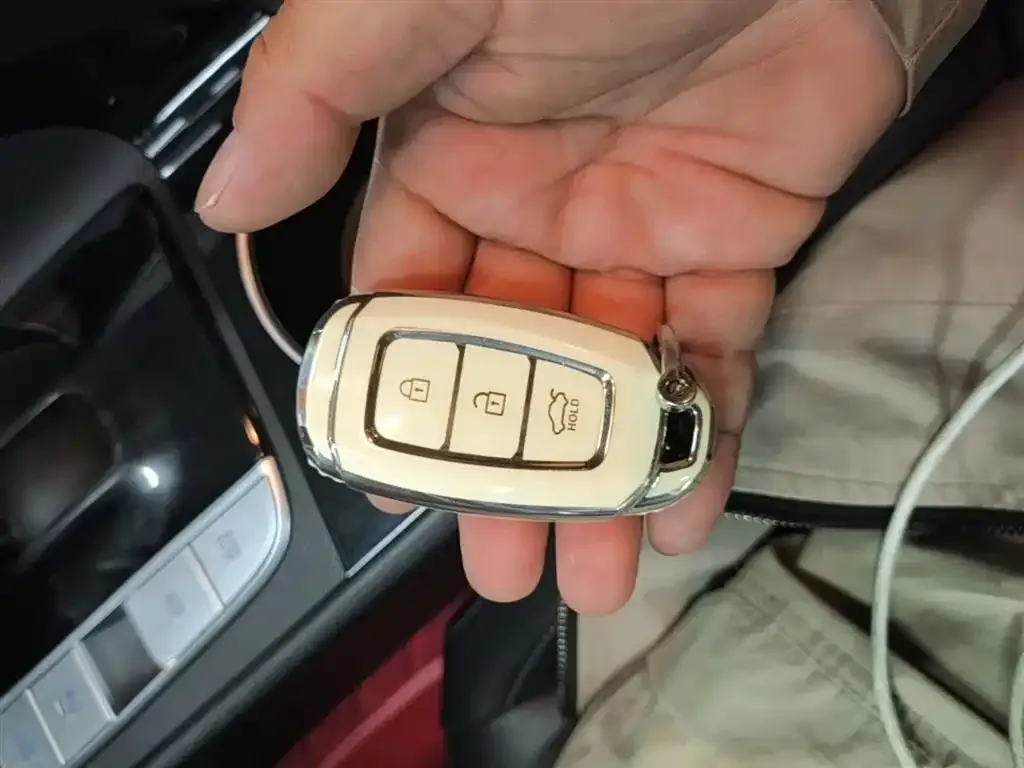 Hyundai Elantra — фото 4