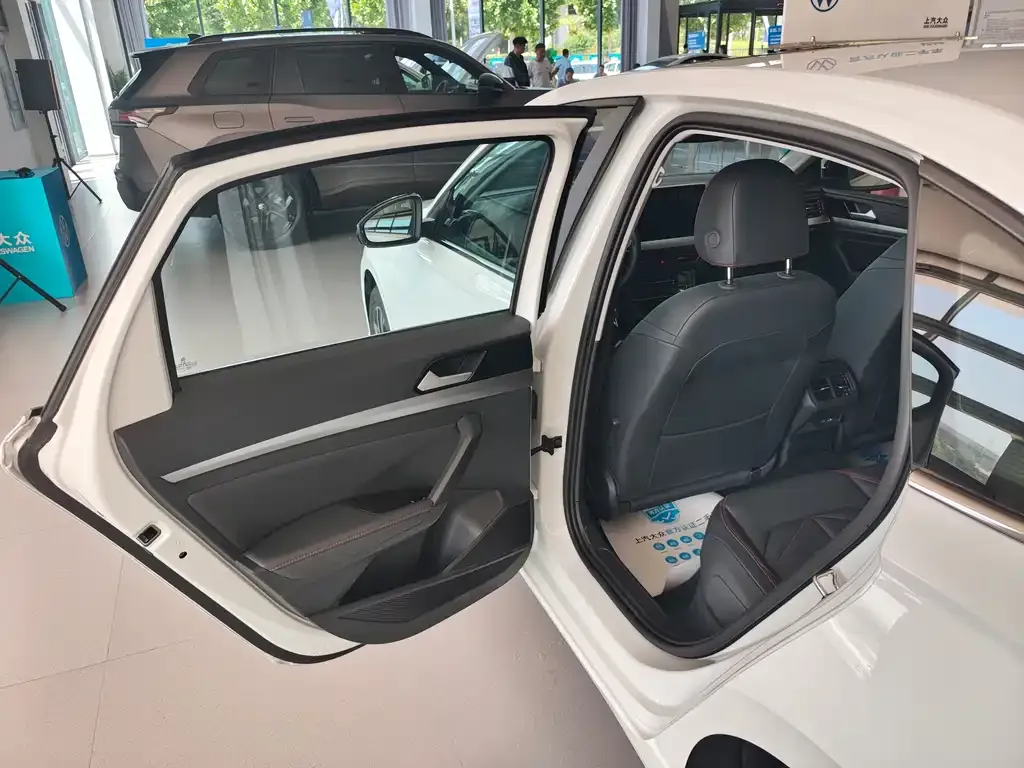 Volkswagen Lavida 2024 из CN, фото 3