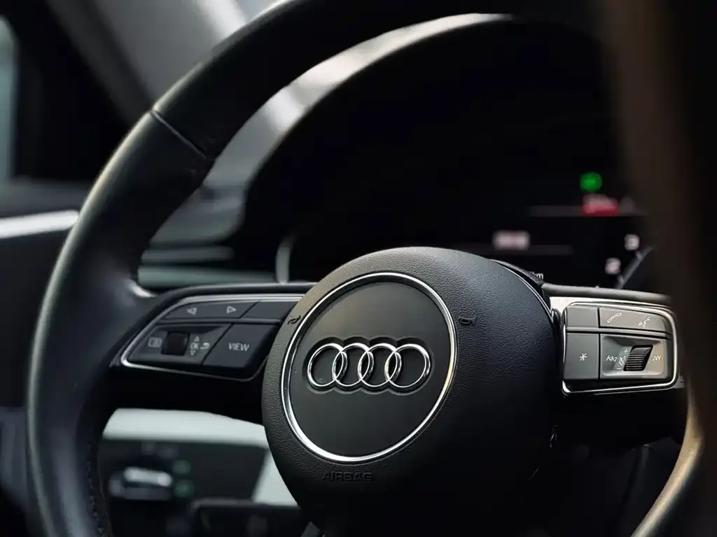 Audi A4L — фото 9