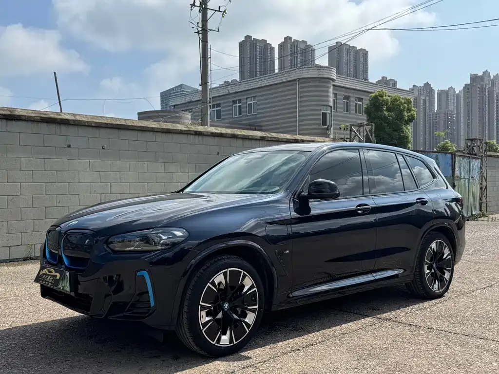 BMW iX3 — фото 1