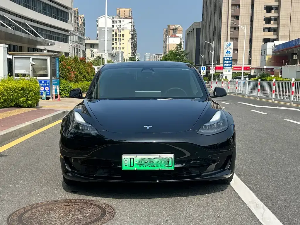 Tesla Model 3 — фото 9