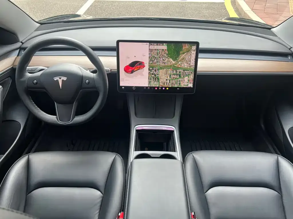 Tesla Model 3 — фото 4