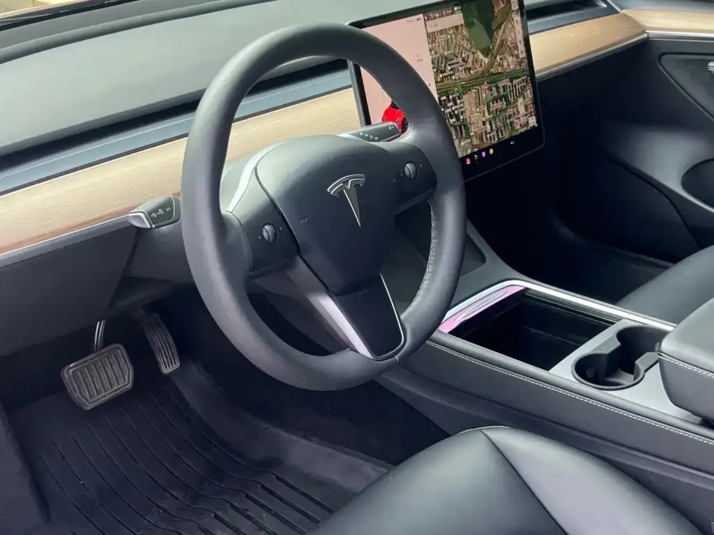 Tesla Model 3 — фото 6