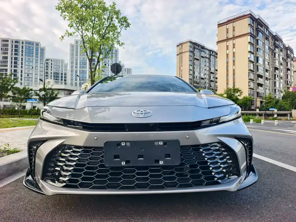 Toyota Camry — фото 7