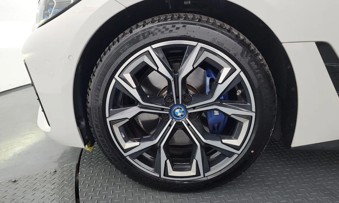 BMW i4 2023 из KR, фото 8