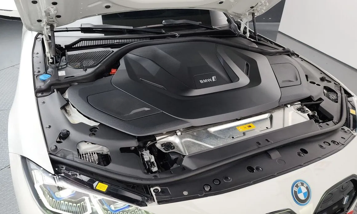 BMW i4 2023 из KR, фото 5