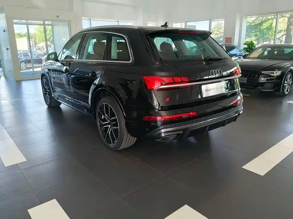 Audi Q7 — фото 2