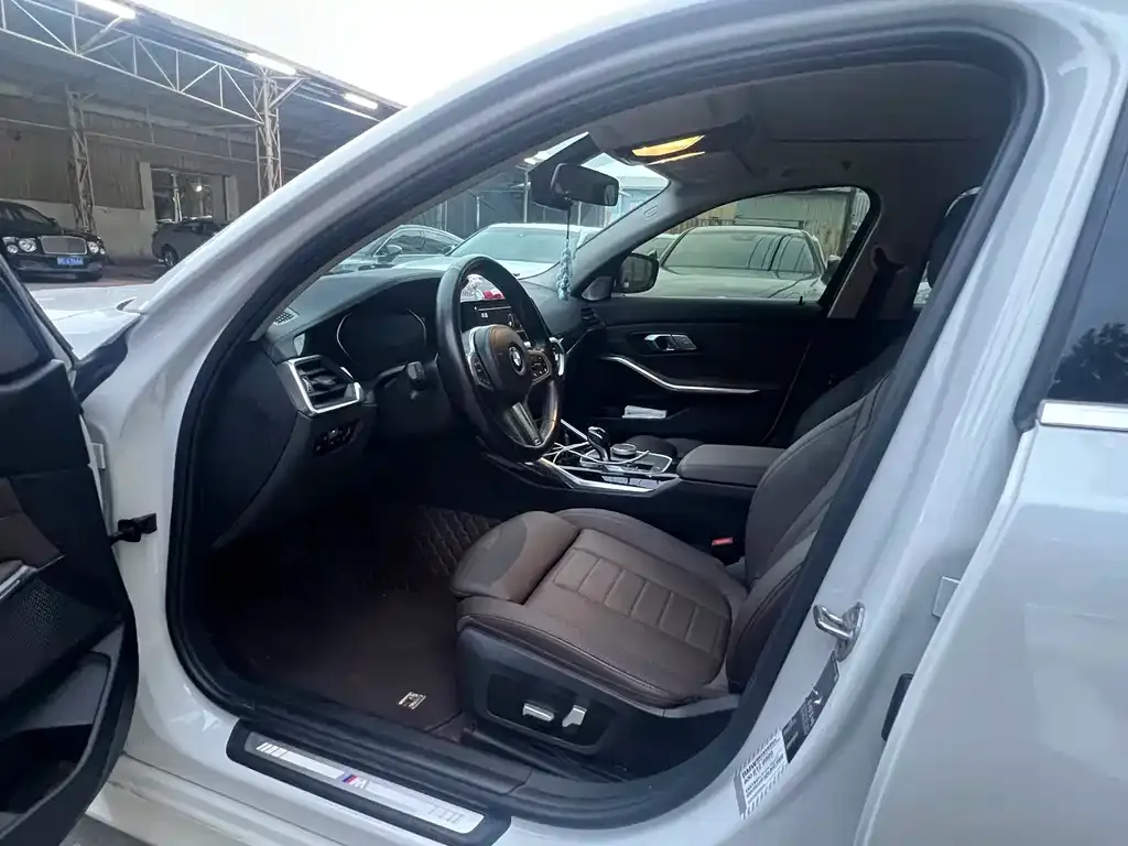 BMW 3 Series 2021 из CN, фото 6