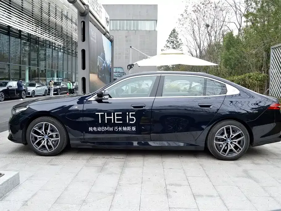 BMW i5 — фото 7