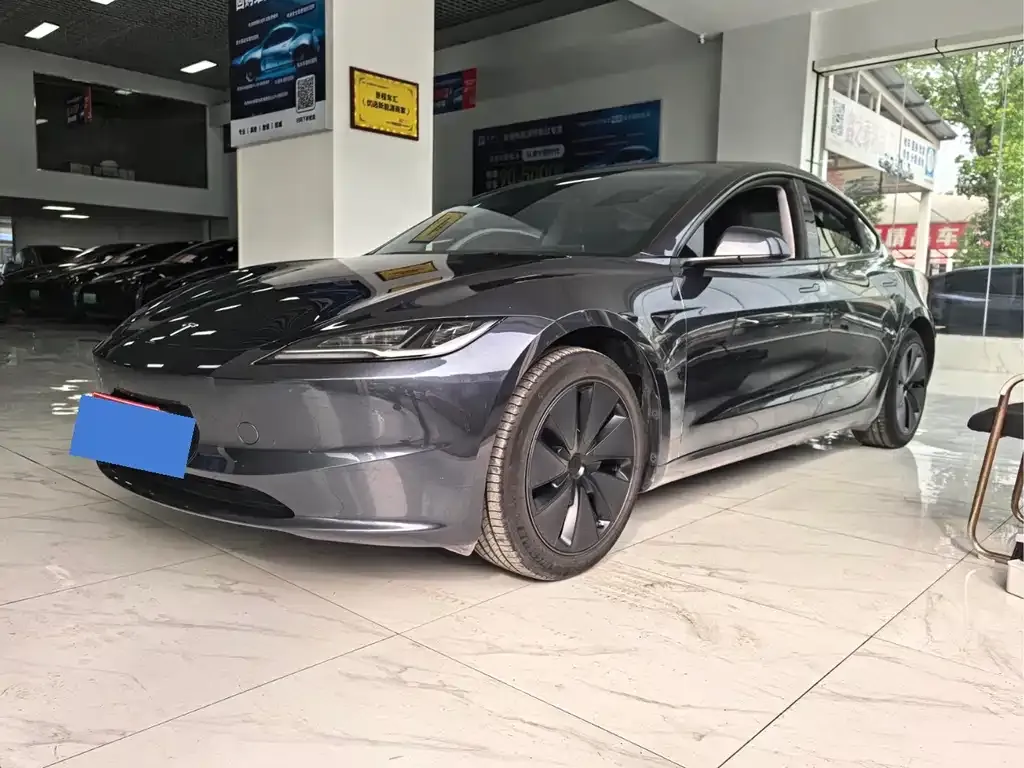 Tesla Model 3 — фото 1