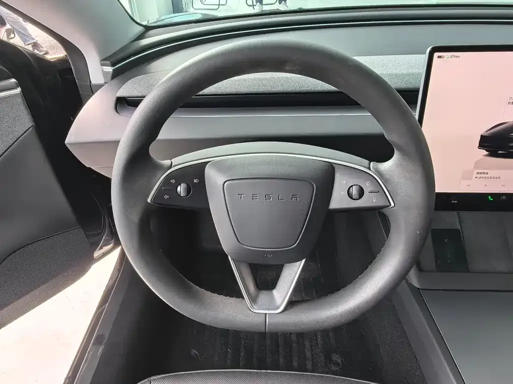 Tesla Model 3 — фото 6
