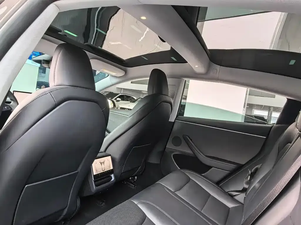 Tesla Model 3 — фото 7