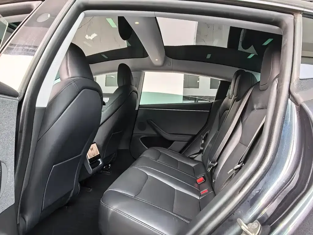 Tesla Model 3 — фото 3
