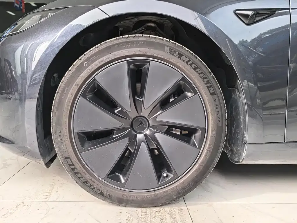 Tesla Model 3 — фото 8