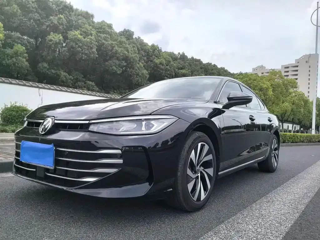 Volkswagen Passat — фото 1