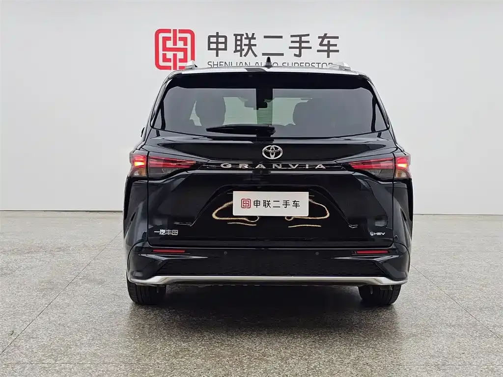 Toyota Granvia 2024 из CN, фото 3