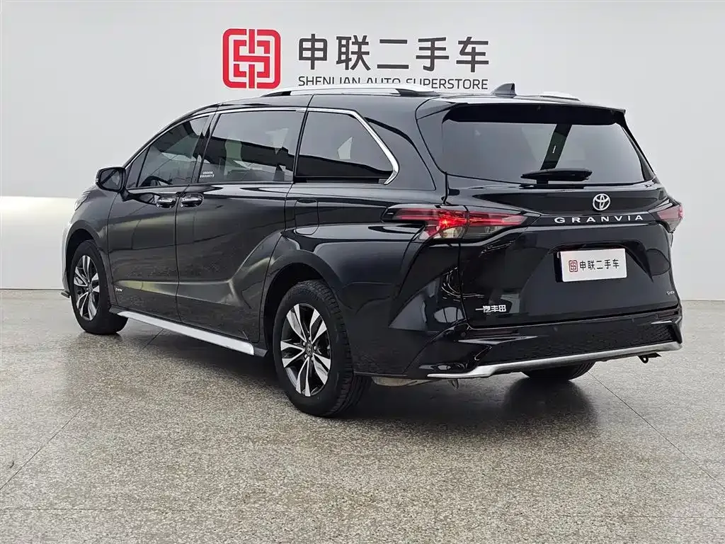 Toyota Granvia 2024 из CN, фото 6