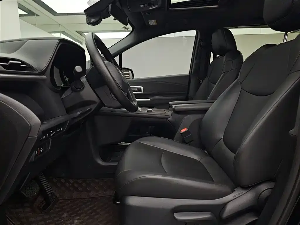 Toyota Granvia 2024 из CN, фото 2